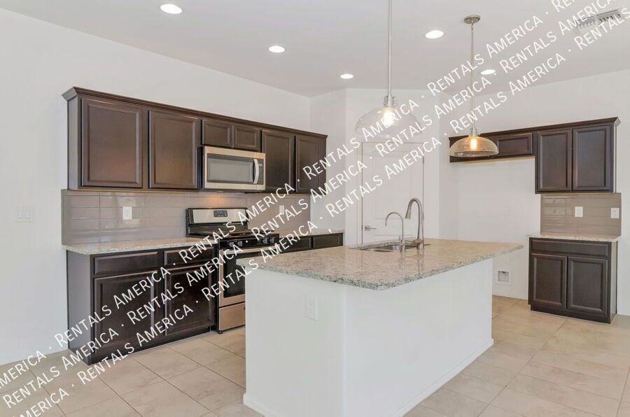 3/3 Home with  Washer/Dryer AND Community Pool & Vail School District property image