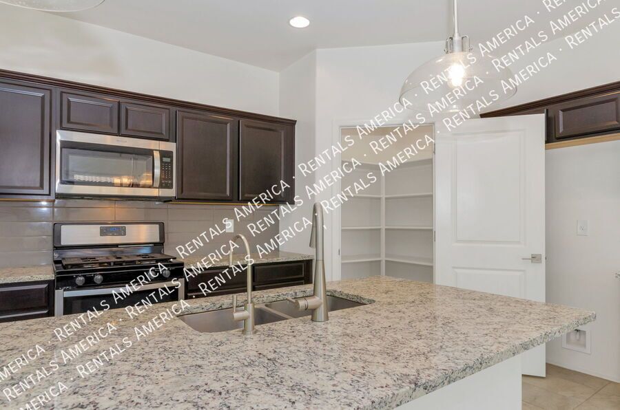 3/3 Home with  Washer/Dryer AND Community Pool & Vail School District property image