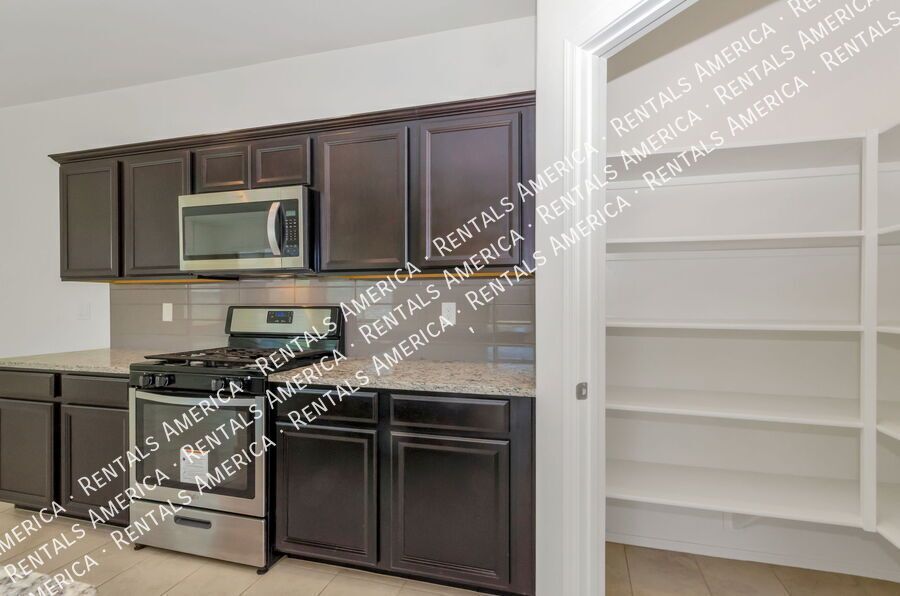 3/3 Home with  Washer/Dryer AND Community Pool & Vail School District property image