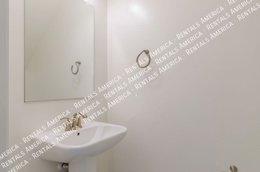 3/3 Home with  Washer/Dryer AND Community Pool & Vail School District property image