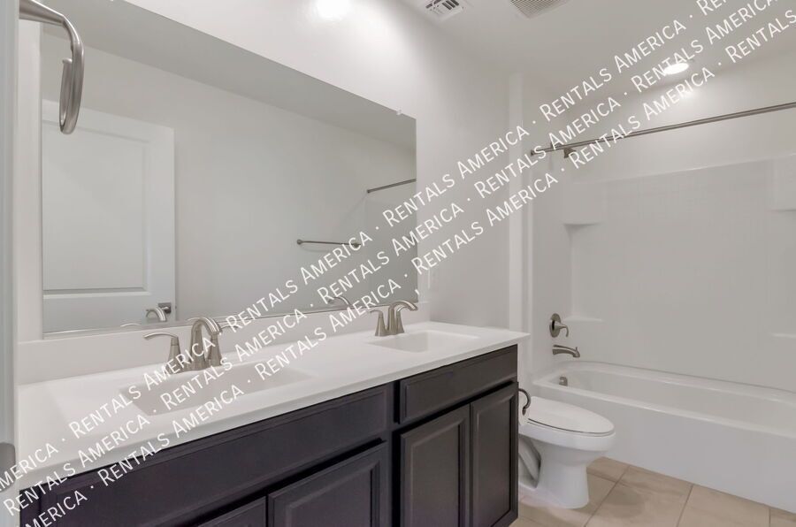 3/3 Home with  Washer/Dryer AND Community Pool & Vail School District property image