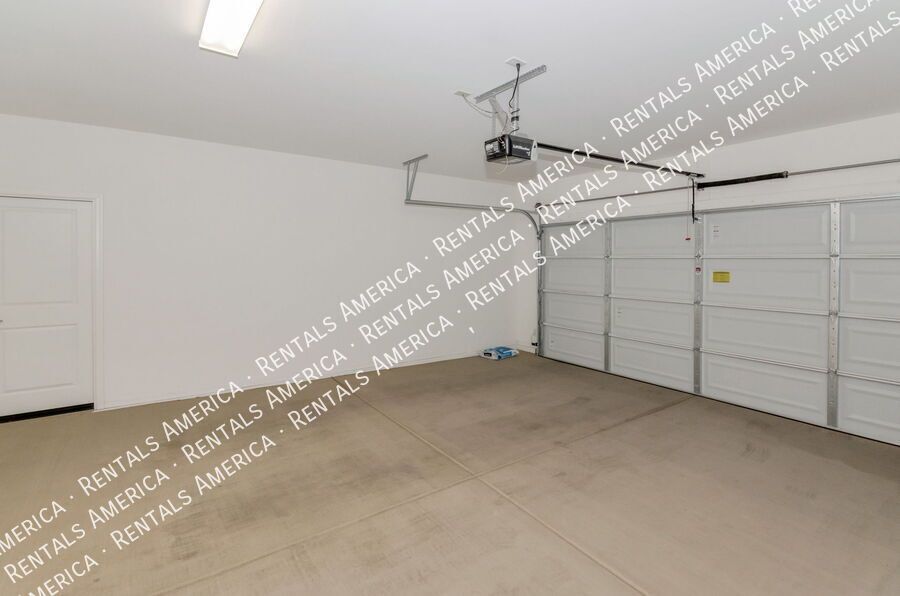 3/3 Home with  Washer/Dryer AND Community Pool & Vail School District property image