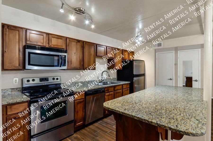 Remodeled 2 Bdrm by UofA! property image