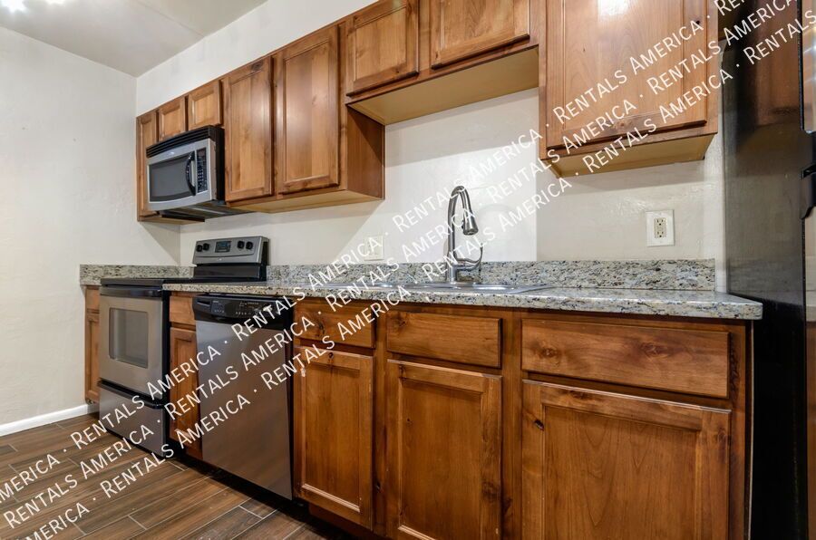 Remodeled 2 Bdrm by UofA! property image