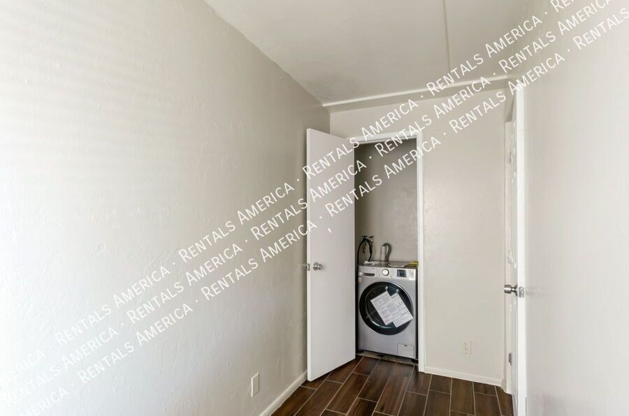 Remodeled 2 Bdrm by UofA! property image