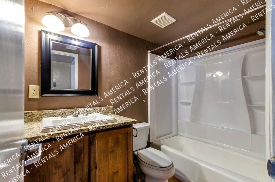 Remodeled 2 Bdrm by UofA! property image