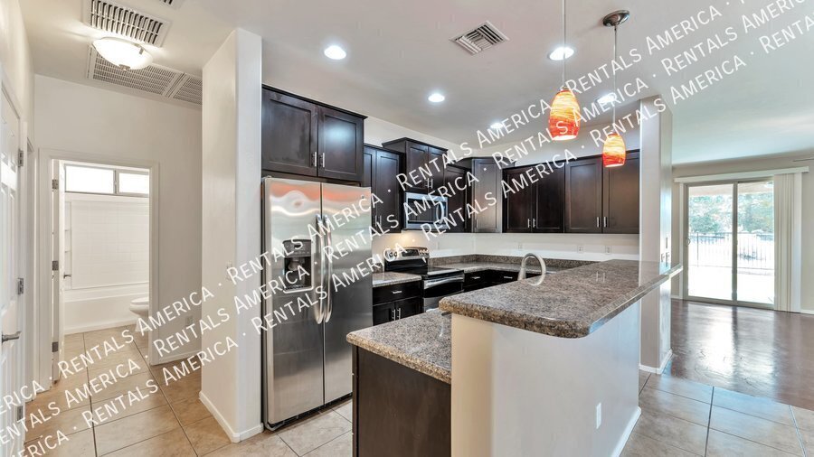 Home in Quarry Pines golf course, close to I-10 property image