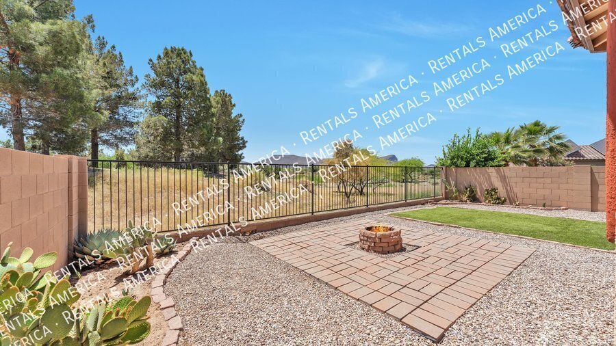 Home in Quarry Pines golf course, close to I-10 property image