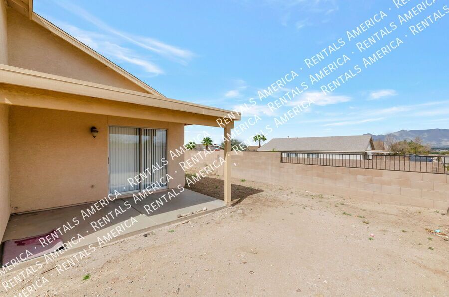 1st month Rent FREE. 4 Bedroom 2 Bath -Home on Corner Lot property image