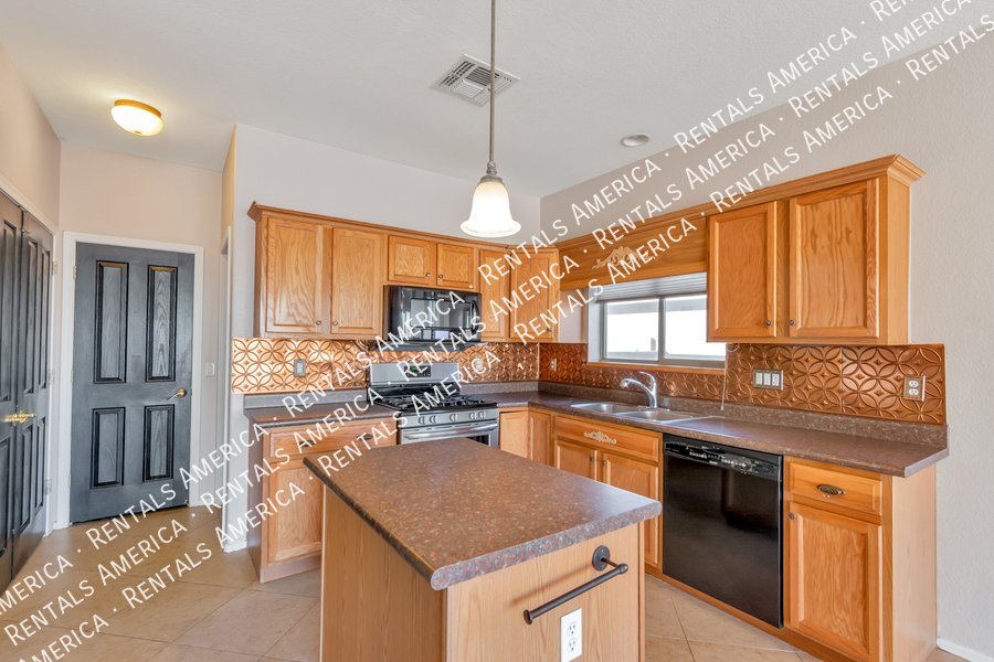Spacious Home in Marana! property image