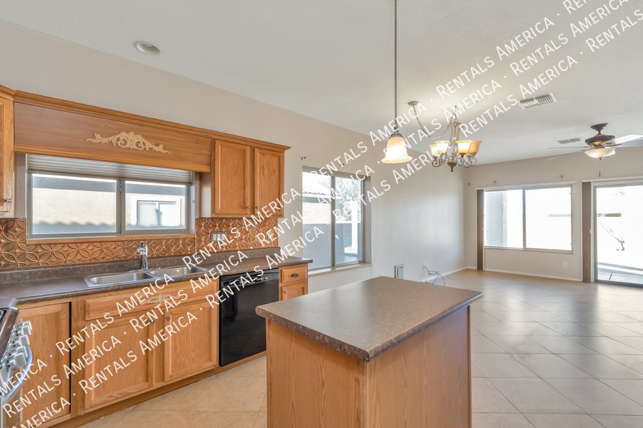 Spacious Home in Marana! property image