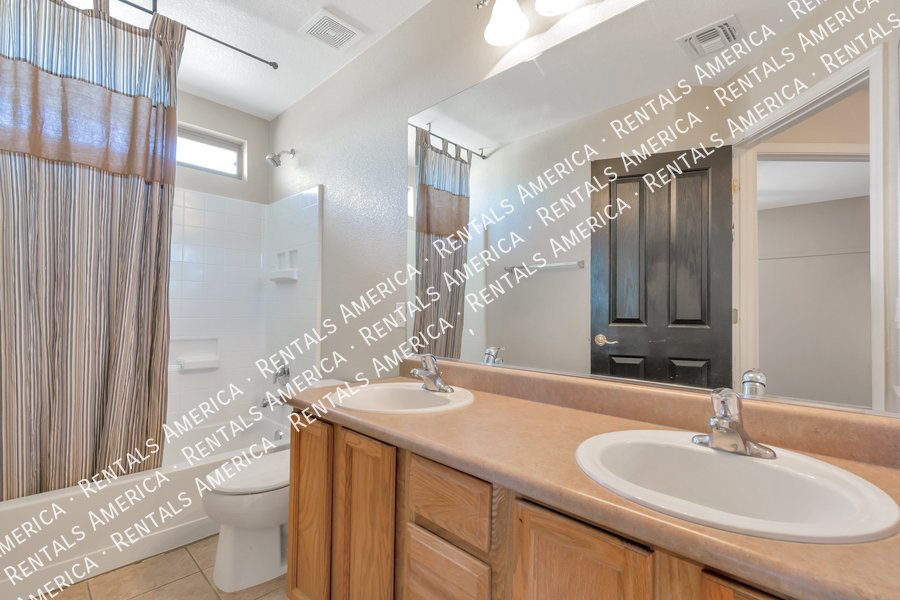 Spacious Home in Marana! property image