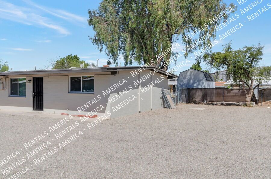 Remodeled 2BD/1BA Home Central Tucson with Washer/Dryer property image