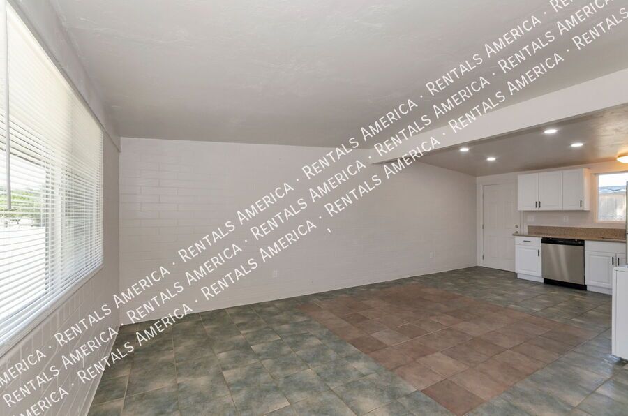 Remodeled 2BD/1BA Home Central Tucson with Washer/Dryer property image