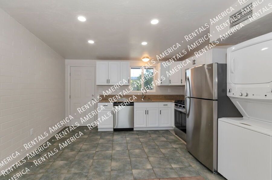 Remodeled 2BD/1BA Home Central Tucson with Washer/Dryer property image