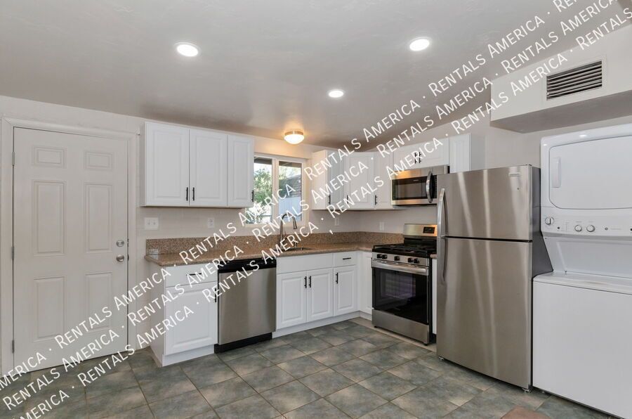 Remodeled 2BD/1BA Home Central Tucson with Washer/Dryer property image