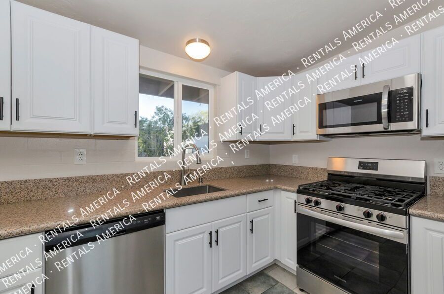 Remodeled 2BD/1BA Home Central Tucson with Washer/Dryer property image