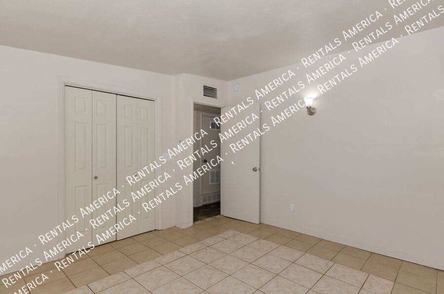 Remodeled 2BD/1BA Home Central Tucson with Washer/Dryer property image