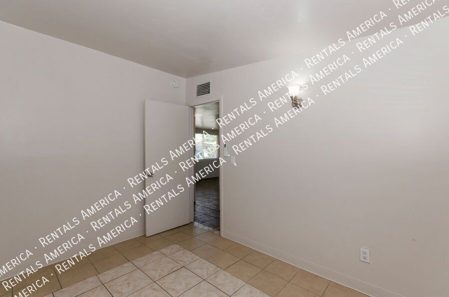 Remodeled 2BD/1BA Home Central Tucson with Washer/Dryer property image