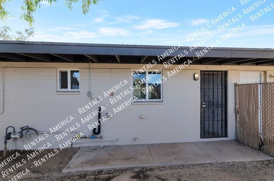 Remodeled 2BD/1BA Home Central Tucson with Washer/Dryer property image