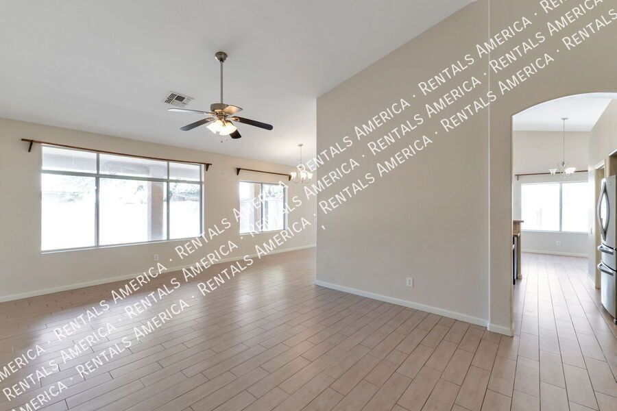 Beautiful 3 bedroom, 2 bath in Rita Ranch! property image