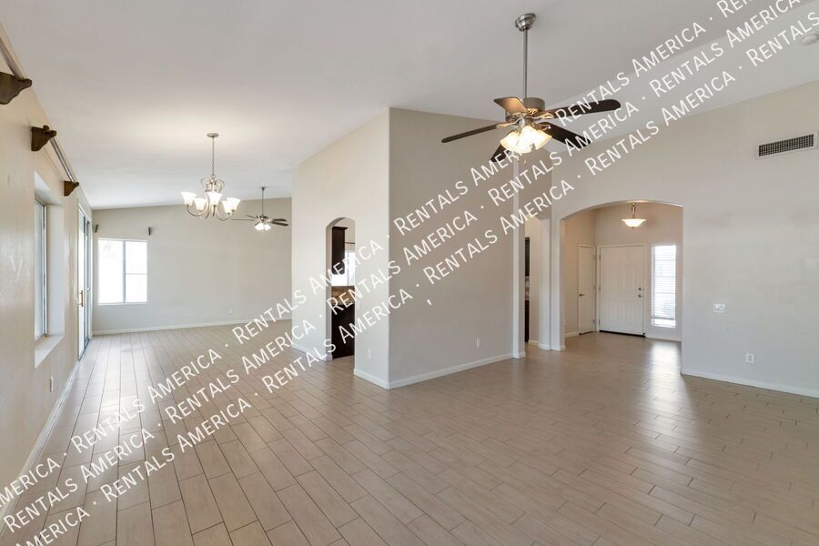 Beautiful 3 bedroom, 2 bath in Rita Ranch! property image