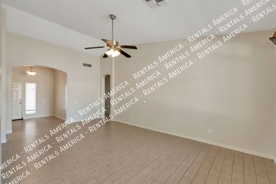 Beautiful 3 bedroom, 2 bath in Rita Ranch! property image