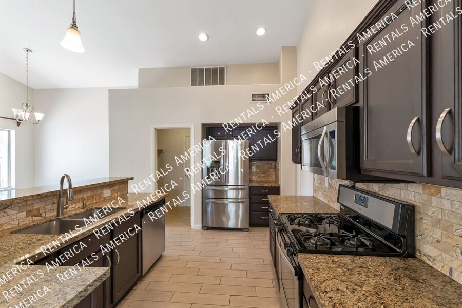 Beautiful 3 bedroom, 2 bath in Rita Ranch! property image