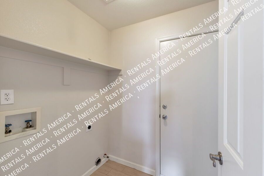 Beautiful 3 bedroom, 2 bath in Rita Ranch! property image