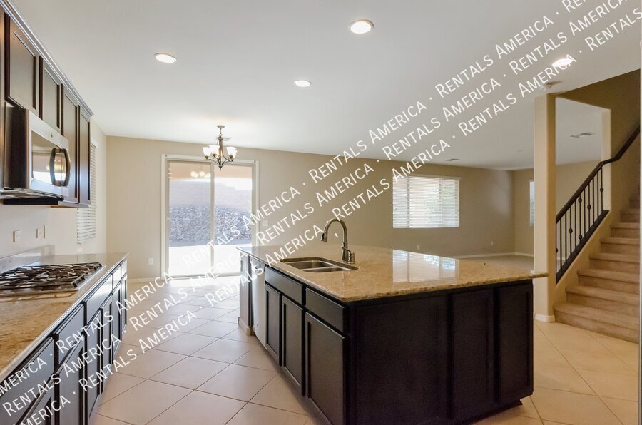 Stunning 4bdrm in great neighborhood! property image