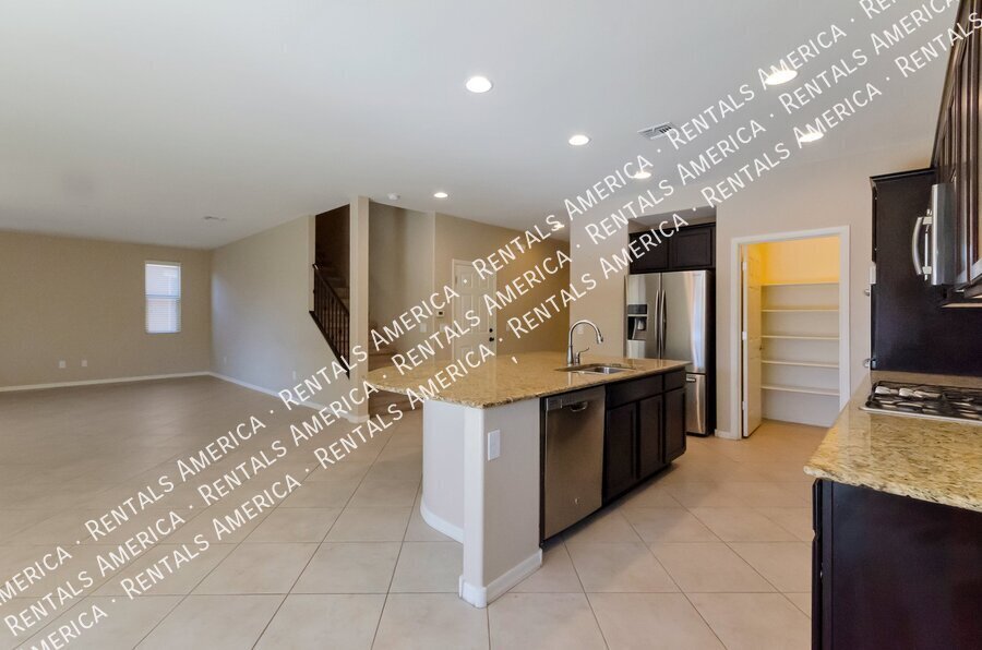 Stunning 4bdrm in great neighborhood! property image