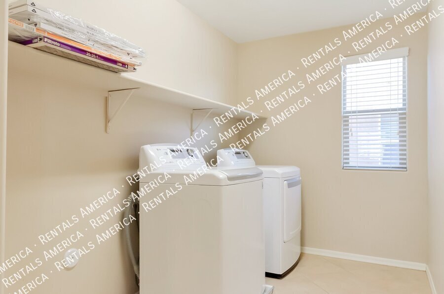 Stunning 4bdrm in great neighborhood! property image