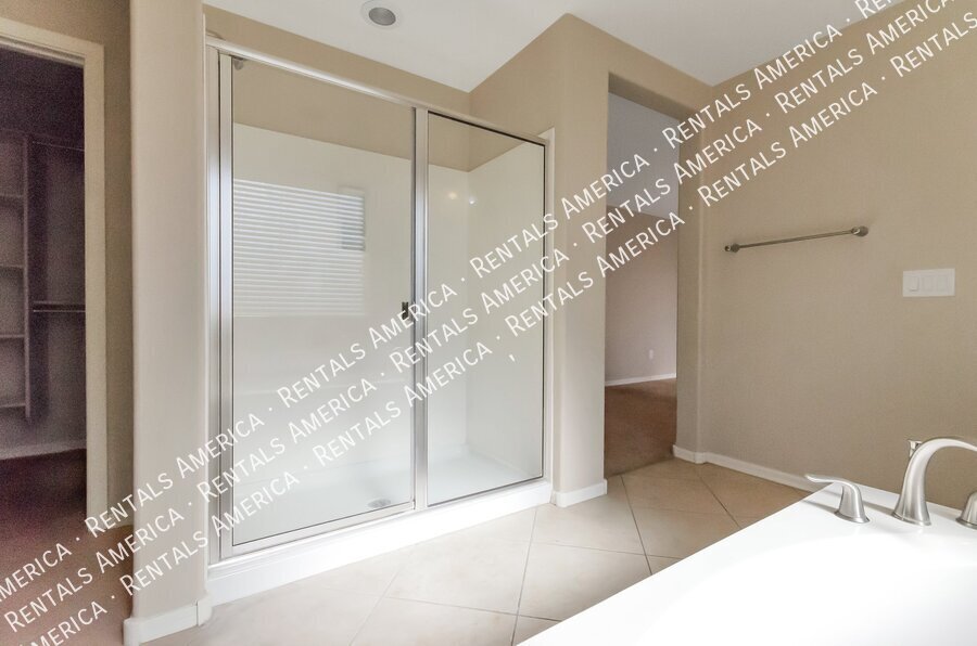 Stunning 4bdrm in great neighborhood! property image