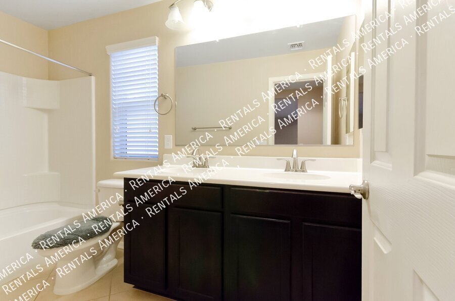 Stunning 4bdrm in great neighborhood! property image