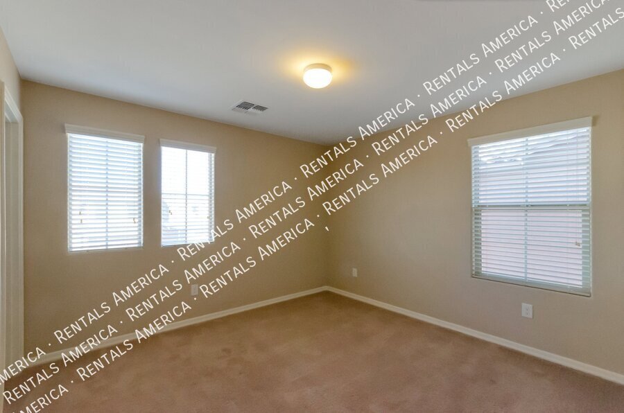 Stunning 4bdrm in great neighborhood! property image