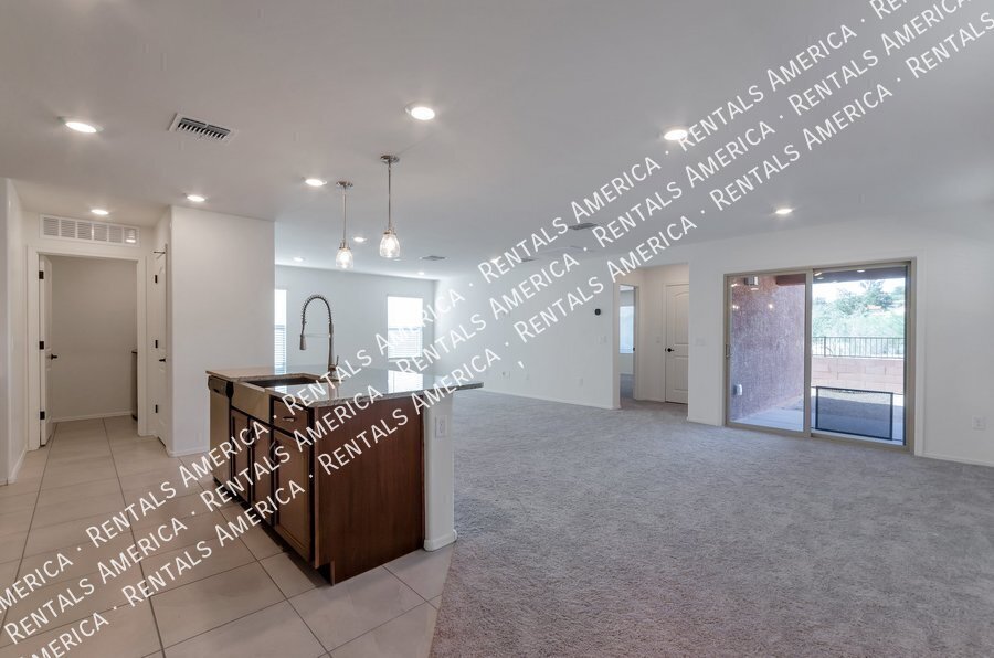 Beautiful 3 bedroom 2 bath Home with FLEX Space and Washer/Dryer! property image