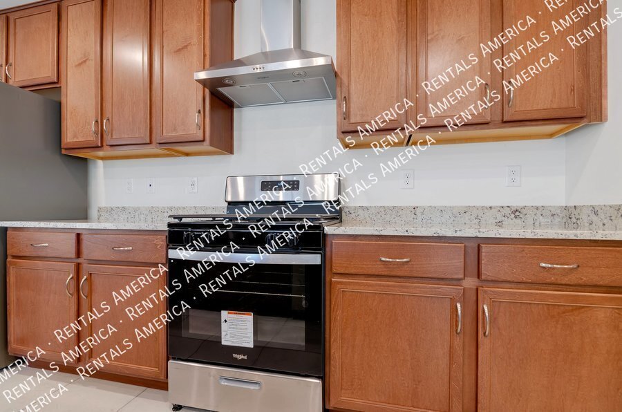 Beautiful 3 bedroom 2 bath Home with FLEX Space and Washer/Dryer! property image