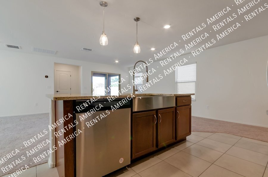 Beautiful 3 bedroom 2 bath Home with FLEX Space and Washer/Dryer! property image