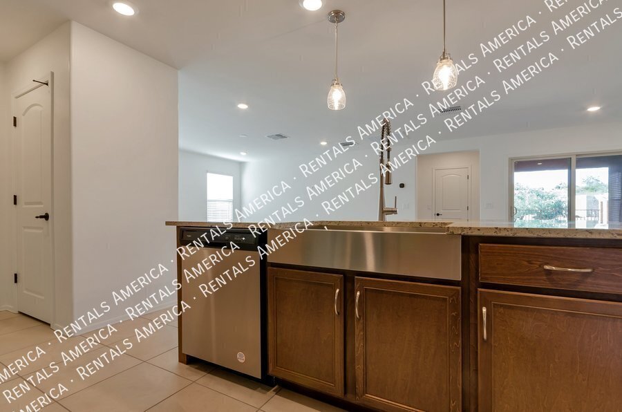 Beautiful 3 bedroom 2 bath Home with FLEX Space and Washer/Dryer! property image