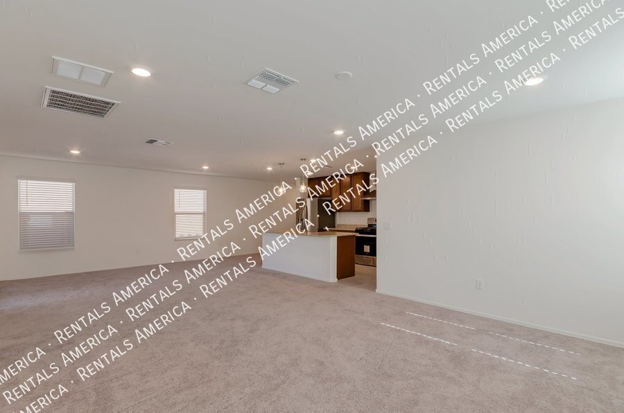 Beautiful 3 bedroom 2 bath Home with FLEX Space and Washer/Dryer! property image