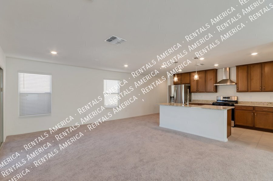 Beautiful 3 bedroom 2 bath Home with FLEX Space and Washer/Dryer! property image