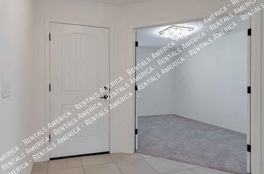 Beautiful 3 bedroom 2 bath Home with FLEX Space and Washer/Dryer! property image