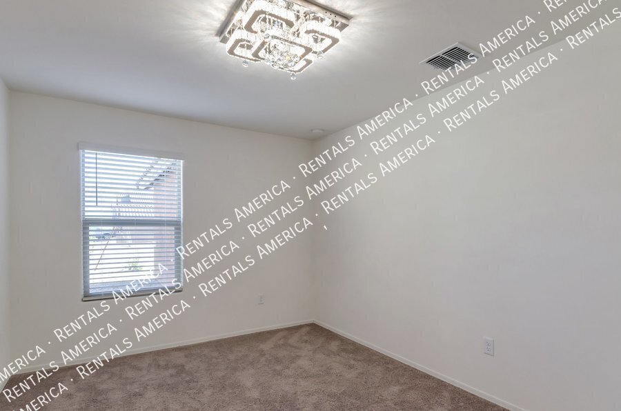 Beautiful 3 bedroom 2 bath Home with FLEX Space and Washer/Dryer! property image