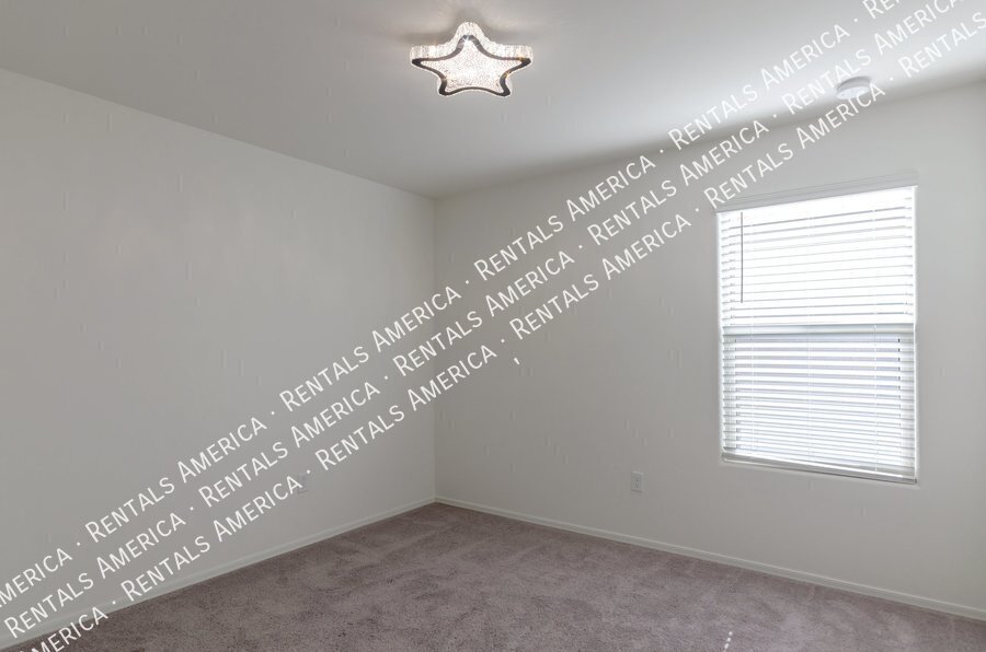 Beautiful 3 bedroom 2 bath Home with FLEX Space and Washer/Dryer! property image