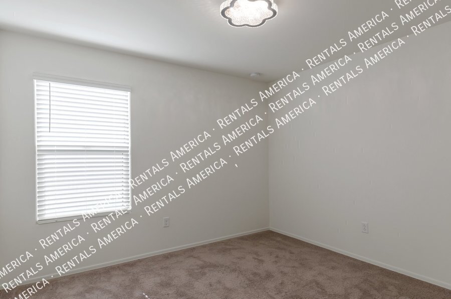 Beautiful 3 bedroom 2 bath Home with FLEX Space and Washer/Dryer! property image