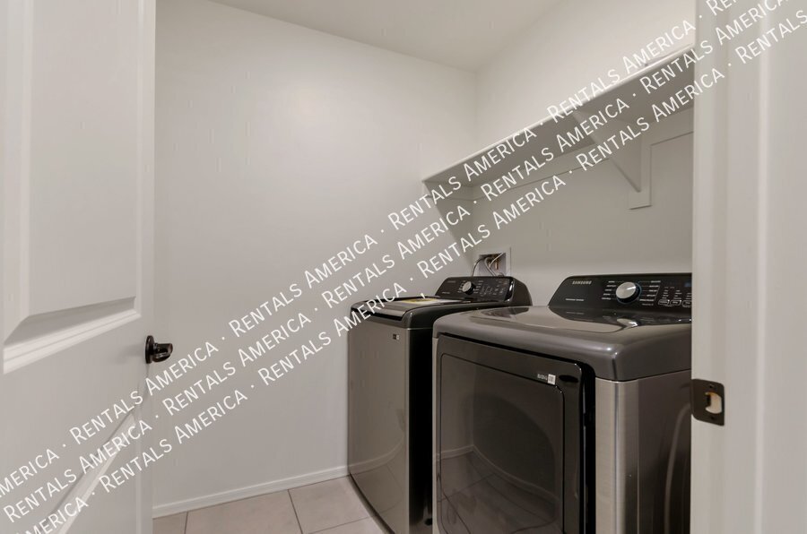 Beautiful 3 bedroom 2 bath Home with FLEX Space and Washer/Dryer! property image