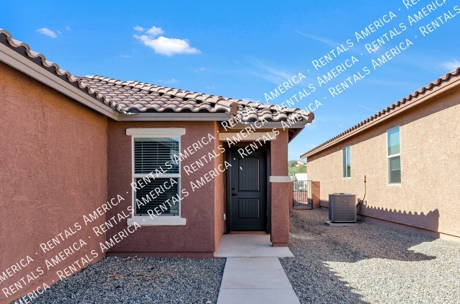 Beautiful 3 bedroom 2 bath Home with FLEX Space and Washer/Dryer! property image