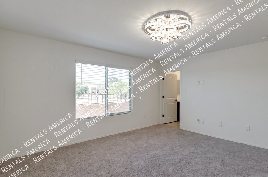 Beautiful 3 bedroom 2 bath Home with FLEX Space and Washer/Dryer! property image