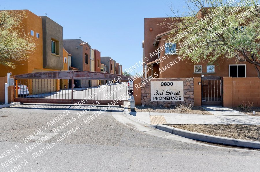 Large gated home close to Banner, UArizona property image
