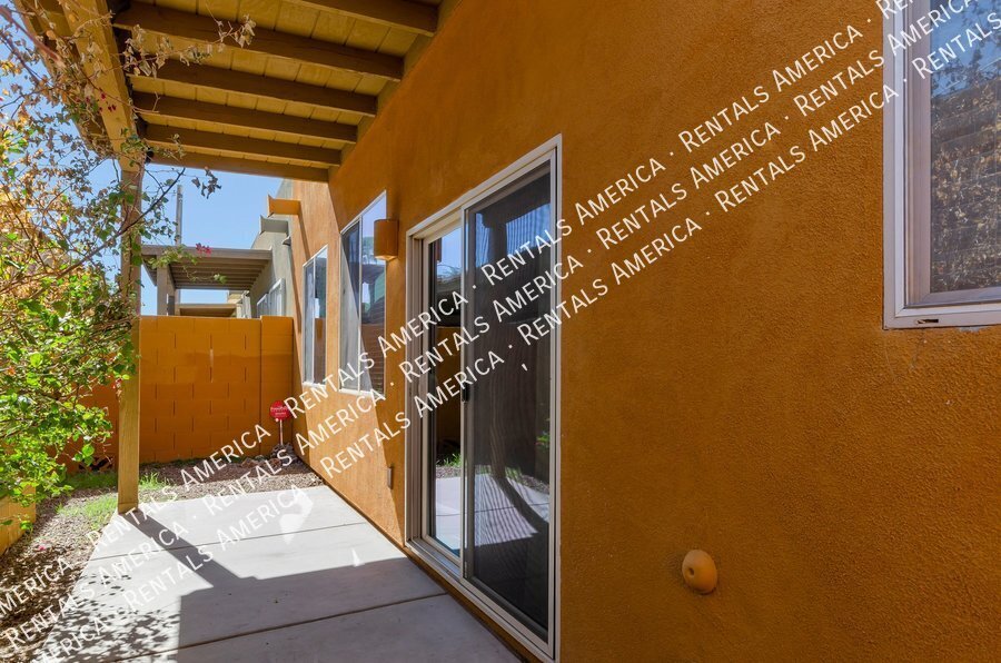 Large gated home close to Banner, UArizona property image